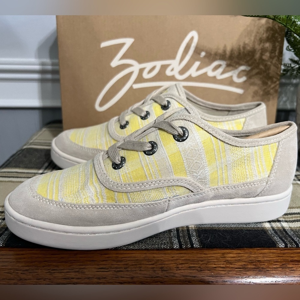 NWT-Zodiac Womens Cheezburger Leather
Almond Toe Casual Sneakers